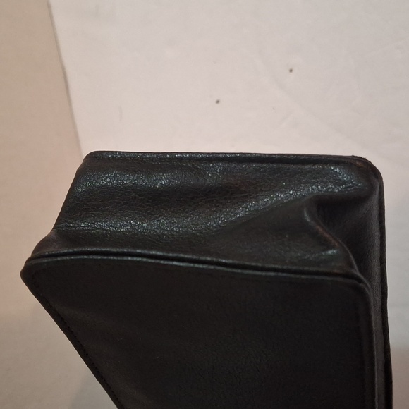 Perry Ellis case - Picture 5 of 6